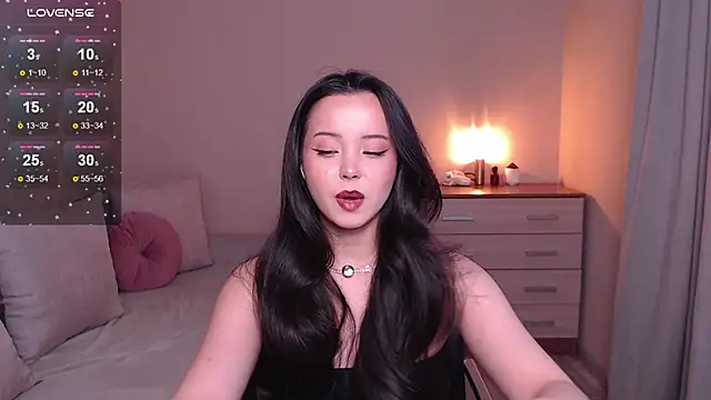 lia hetty online show from January 9, 12:30 pm