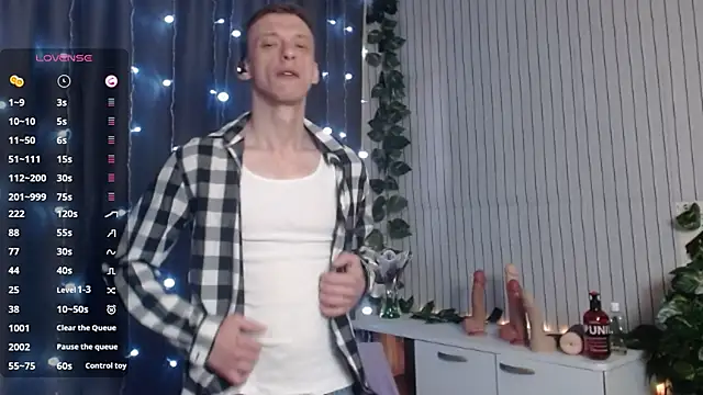 Snapshot of Jamie_Inked chatting on March 29, 6:35 am Jamie Inked online show from March 29, 6:35 am