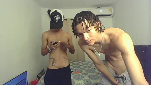 pocket loversxxx online show from February 25, 4:00 am