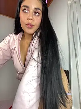 Snapshot of sophyy_white chatting on June 14, 6:04 am sophyy white online show from June 14, 6:04 am