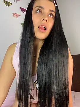 Snapshot of sophyy_white chatting on July 12, 6:15 am sophyy white online show from July 12, 6:15 am