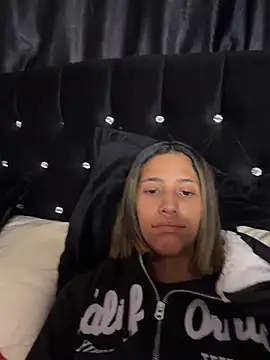 Snapshot of vicky_bass_ chatting on June 10, 11:24 pm vicky bass online show from June 10, 11:24 pm