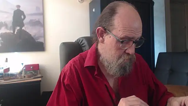 Snapshot of Uncle_Hottie chatting on June 29, 7:03 pm Uncle Hottie online show from June 29, 7:03 pm