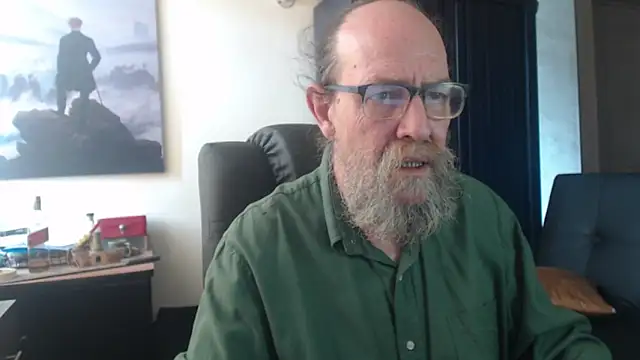 Snapshot of Uncle_Hottie chatting on June 30, 4:19 pm Uncle Hottie online show from June 30, 4:19 pm