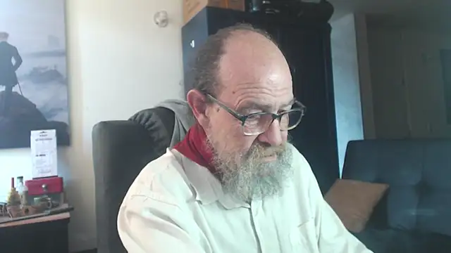 Snapshot of Uncle_Hottie chatting on July 7, 3:27 pm Uncle Hottie online show from July 7, 3:27 pm