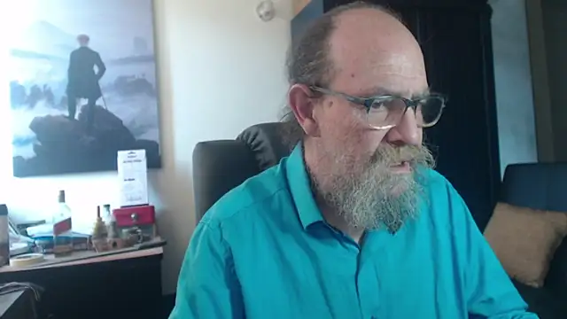 Snapshot of Uncle_Hottie chatting on July 8, 3:38 pm Uncle Hottie online show from July 8, 3:38 pm