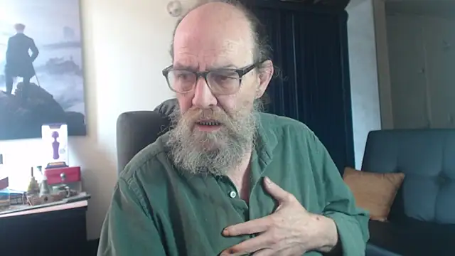Snapshot of Uncle_Hottie chatting on July 11, 3:15 pm Uncle Hottie online show from July 11, 3:15 pm