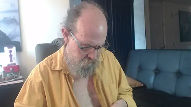 Snapshot of Uncle_Hottie chatting on July 17, 5:40 pm Uncle Hottie online show from July 17, 5:40 pm