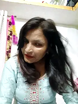 Snapshot of Priyaa_1433 chatting on June 18, 4:57 am Priyaa 1433 online show from June 18, 4:57 am
