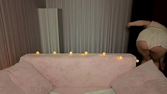 MilkyPop  online show from March 22, 9:45 am