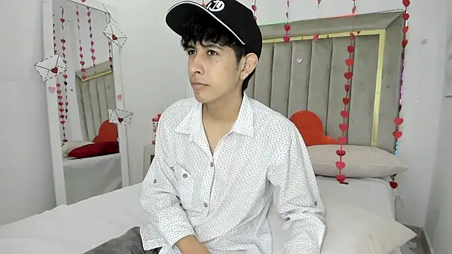 julian xx online show from February 16, 7:43 pm