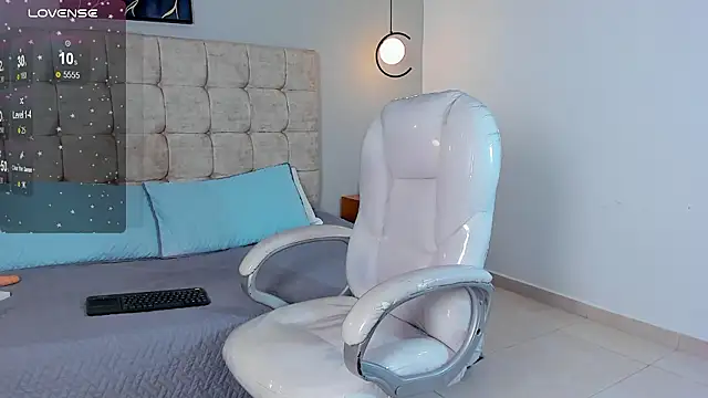 Mia dolls18 online show from March 12, 8:15 pm