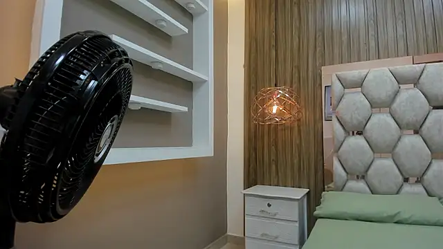 Snapshot of james__walsh chatting on February 9, 7:29 pm james walsh online show from February 9, 7:29 pm