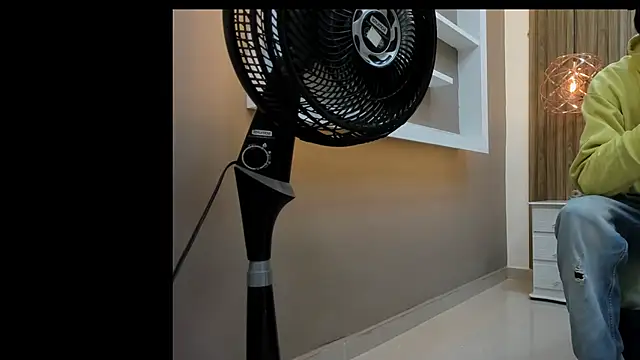 Snapshot of james__walsh chatting on February 10, 7:29 pm james walsh online show from February 10, 7:29 pm