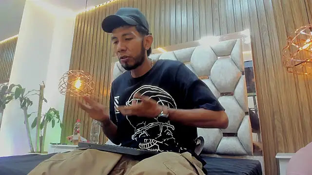 Snapshot of james__walsh chatting on February 26, 7:46 pm james walsh online show from February 26, 7:46 pm