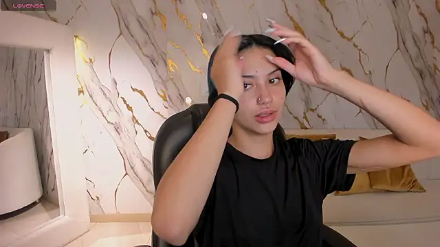 Snapshot of KayraLanne chatting on February 2, 5:50 am KayraLanne online show from February 2, 5:50 am