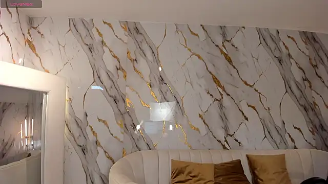 Snapshot of KayraLanne chatting on February 14, 3:36 am KayraLanne online show from February 14, 3:36 am