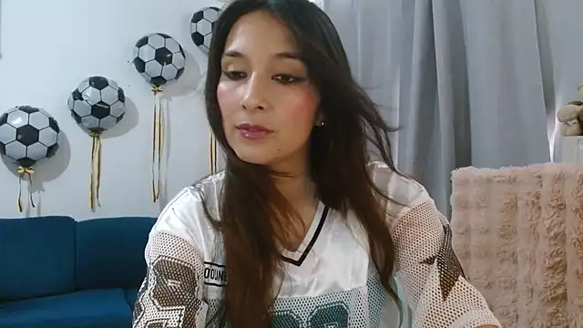 Snapshot of Almaglow_ chatting on July 3, 4:13 pm Almaglow online show from July 3, 4:13 pm