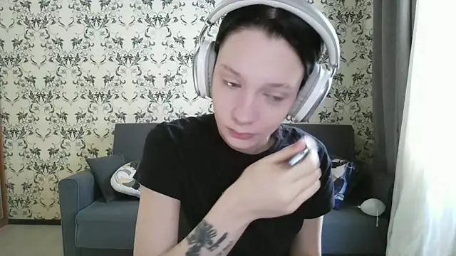 LxayBloom online show from March 6, 7:27 am