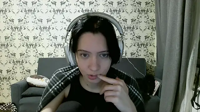 LxayBloom online show from March 9, 2:54 pm