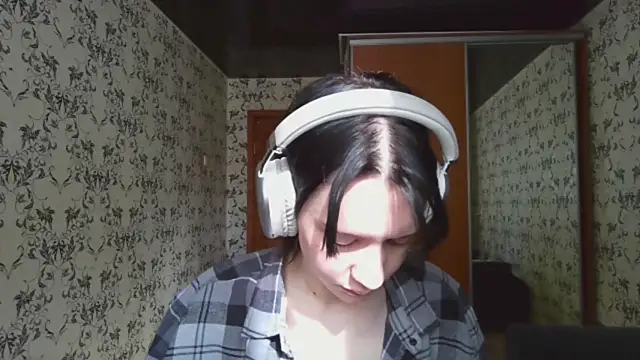 LxayBloom online show from March 19, 7:23 am