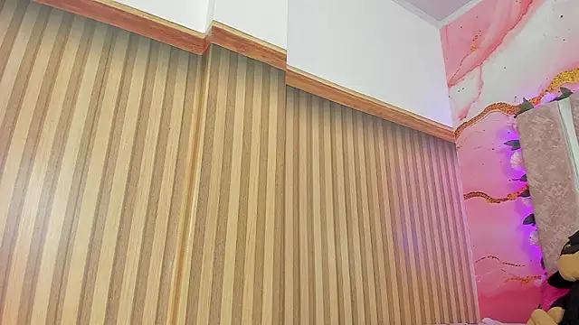 Snapshot of emily_velvet__ chatting on February 9, 6:01 pm emily velvet online show from February 9, 6:01 pm