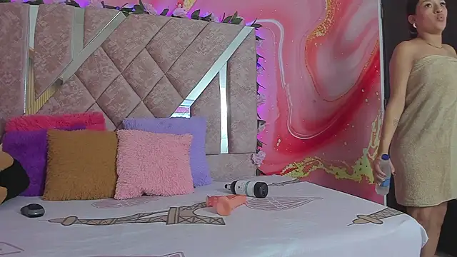 Snapshot of emily_velvet__ chatting on March 2, 6:04 pm emily velvet online show from March 2, 6:04 pm