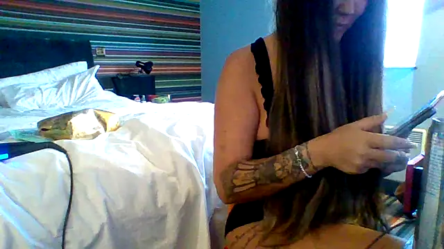 Snapshot of ScottishIvy chatting on January 19, 11:25 am ScottishIvy online show from January 19, 11:25 am