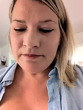 Snapshot of Pxetiteblonde1 chatting on July 15, 10:31 am Pxetiteblonde1 online show from July 15, 10:31 am