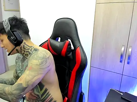 Snapshot of Chrissblack chatting on January 6, 11:40 pm Chrissblack online show from January 6, 11:40 pm