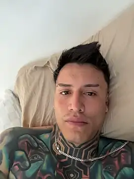 Snapshot of Chrissblack chatting on February 15, 12:03 pm Chrissblack online show from February 15, 12:03 pm