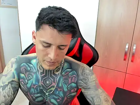 Snapshot of Chrissblack chatting on February 16, 2:07 am Chrissblack online show from February 16, 2:07 am