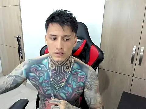 Snapshot of Chrissblack chatting on February 18, 12:50 am Chrissblack online show from February 18, 12:50 am