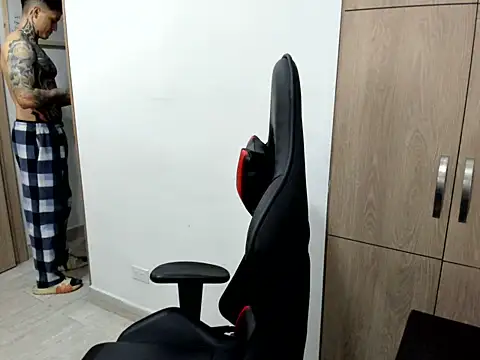 Snapshot of Chrissblack chatting on February 20, 1:57 am Chrissblack online show from February 20, 1:57 am