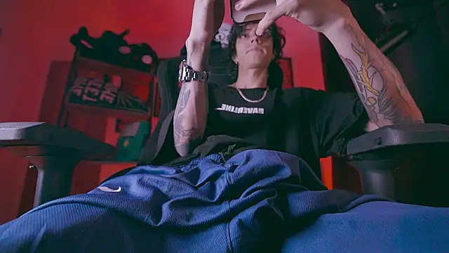 Olliver   y online show from April 8, 12:32 am