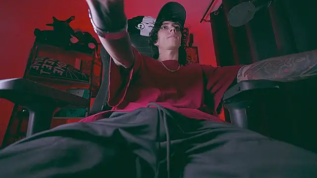 Olliver   y online show from April 19, 1:49 am