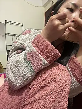 Snapshot of lealia699 chatting on February 8, 2:42 pm lealia699 online show from February 8, 2:42 pm