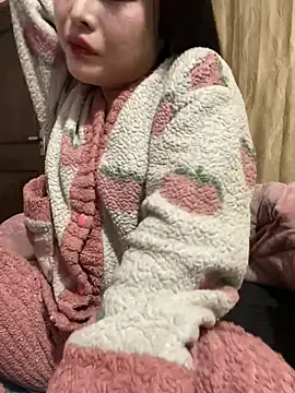 Snapshot of lealia699 chatting on February 20, 7:54 am lealia699 online show from February 20, 7:54 am