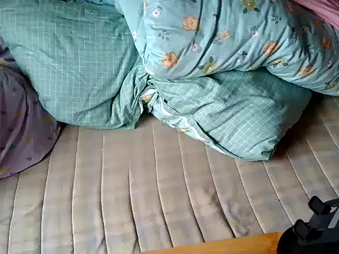 lvjinshun147 online show from March 27, 9:42 am