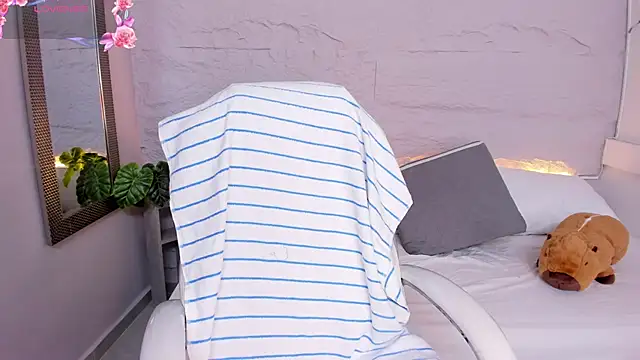 lanna 18  online show from April 11, 11:36 am