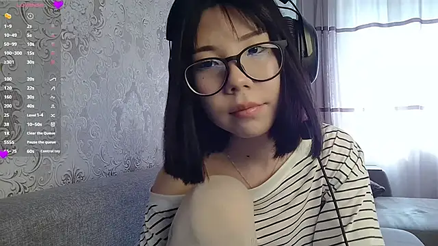 AprilOnilll online show from April 4, 5:06 am