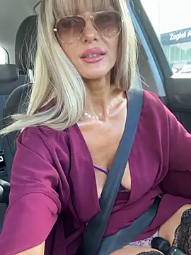 NaughtyNinky online show from June 6, 6:40 am