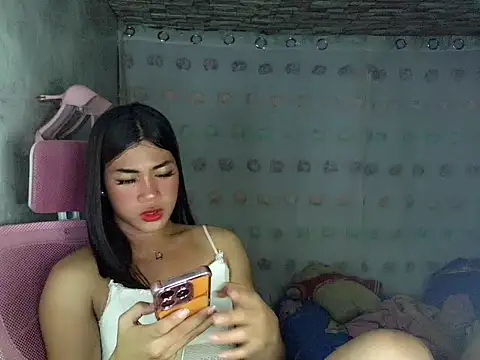 Margalona  online show from April 22, 7:15 pm