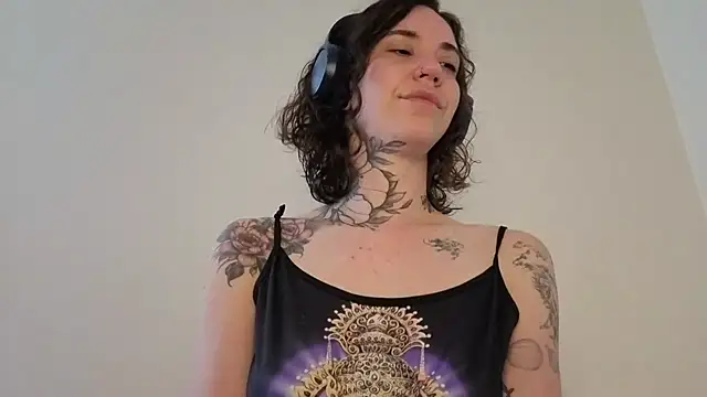 Dirty Pink online show from June 3, 3:06 pm