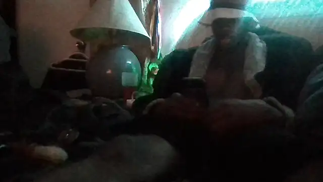 Snapshot of LiveeNunkutt chatting on January 13, 10:42 am LiveeNunkutt online show from January 13, 10:42 am