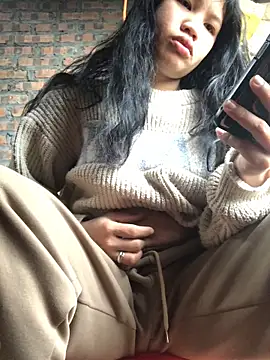 Snapshot of Minhkhue121 chatting on February 1, 1:48 am Minhkhue121 online show from February 1, 1:48 am