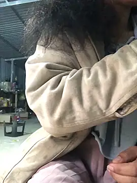 Snapshot of Minhkhue121 chatting on February 5, 12:37 am Minhkhue121 online show from February 5, 12:37 am