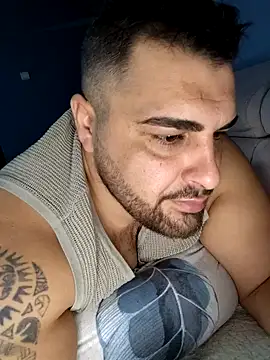 Snapshot of Attila98 chatting on February 2, 6:01 am Attila98 online show from February 2, 6:01 am