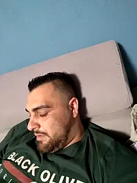 Snapshot of Attila98 chatting on March 2, 9:21 pm Attila98 online show from March 2, 9:21 pm