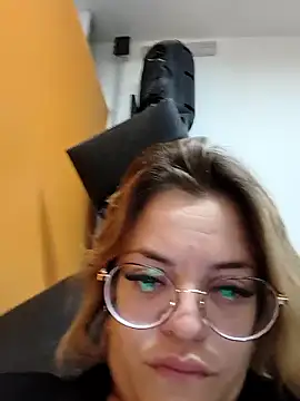 Snapshot of gisequeen chatting on January 16, 9:30 pm gisequeen online show from January 16, 9:30 pm